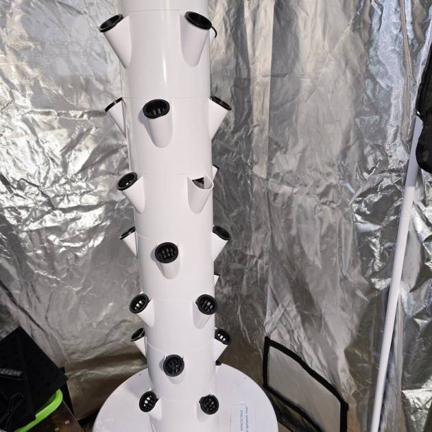 Vertical planting tower - 9 stack